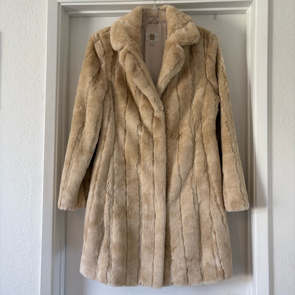 Vintage Y2K Faux Fur Coat Long Line Fitted Striped Tan Cream Winter Regency Glam